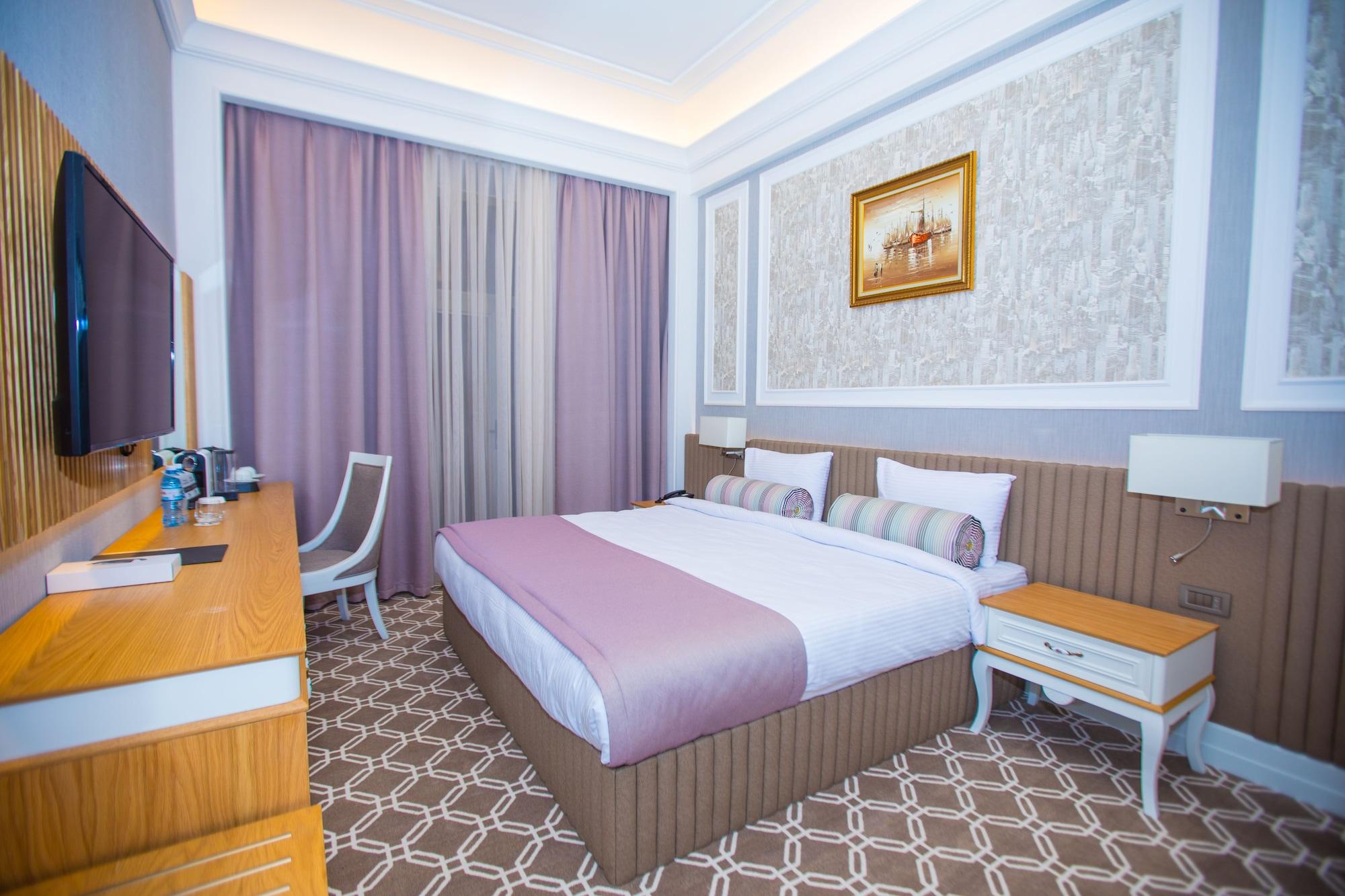 Theatrum Hotel Baku Exteriör bild Deluxe Room