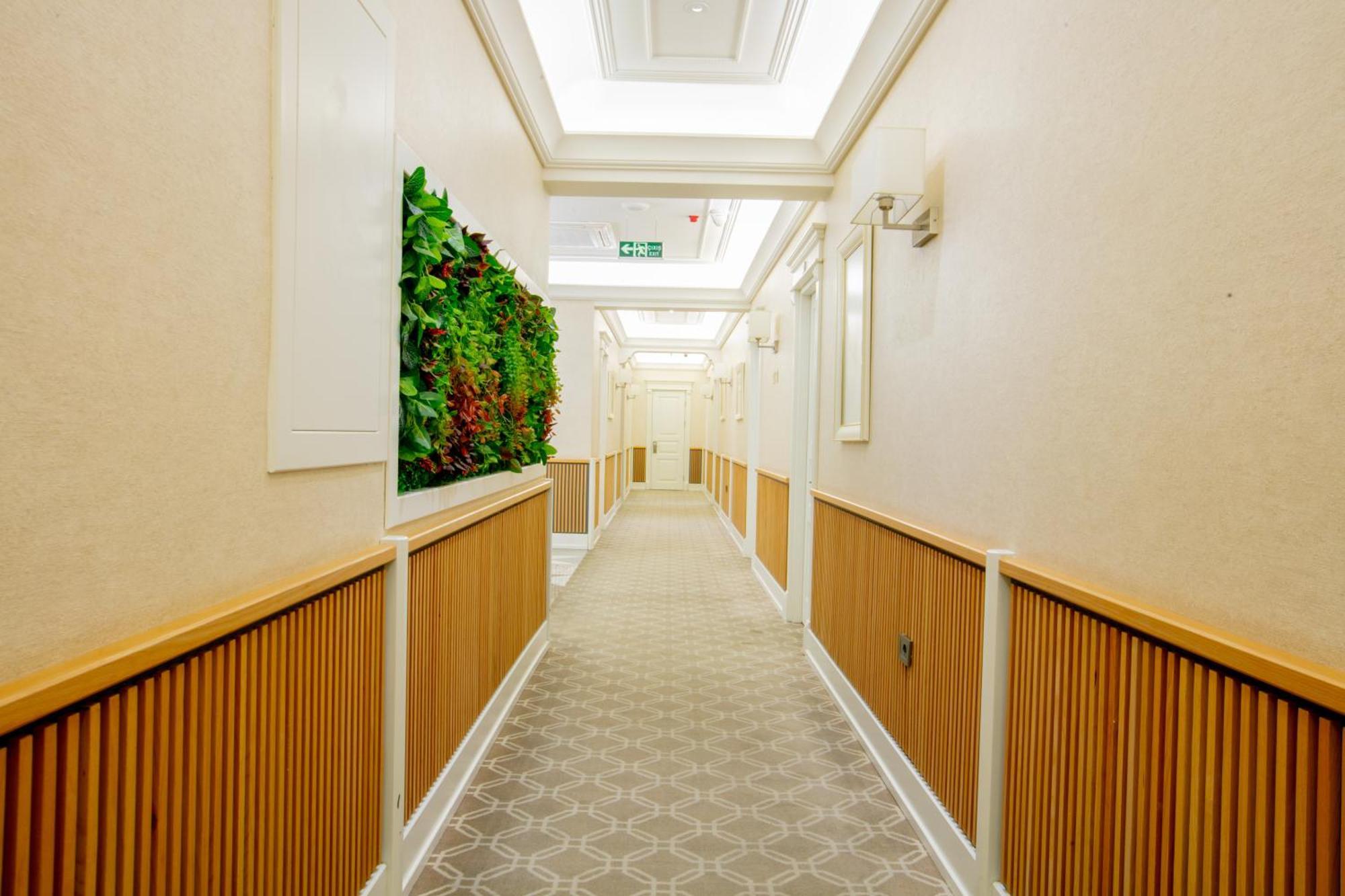 Theatrum Hotel Baku Exteriör bild A corridor at the new hospital