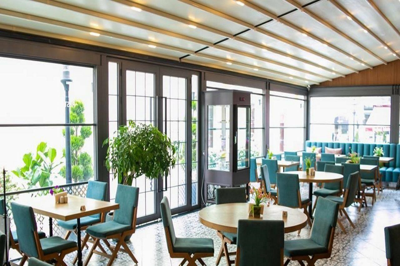 Theatrum Hotel Baku Exteriör bild Restaurant
